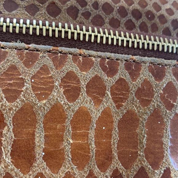 Vintage Dooney & Bourke lizard embossed leather 3-zip crossbody bag 8” 23in drop - Picture 5 of 16